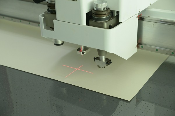 CNC oszillierende Messerschneidemaschine für Lederdichtungen 1625 oszillierende Messerschneidemaschine